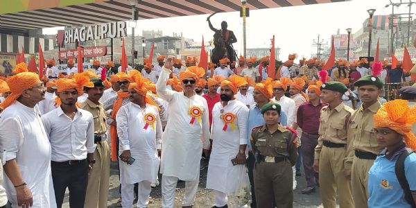 बाबू वीर कुंवर सिंह की जयंती पर निकाली गई शोभायात्रा