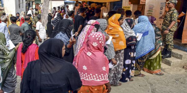 चुनाव 26 : बूथ खाली कर भोजन करने गए कर्मचारी, चुनाव आयोग ने किया सस्पेंड