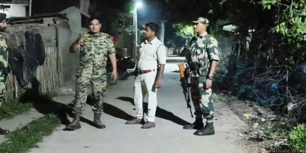 चुनाव 26 : नाओदा में बमबाजी, चुनाव आयोग ने मांगी रिपोर्ट