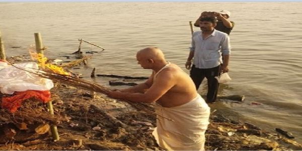 मीरजापुर सड़क हादसा : चार चिताओं पर एक साथ जले छह शव, फफक पड़ा जनसमूह