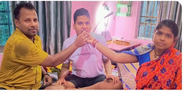 ओम कुमार 98.40 प्रतिशत अंक लाकर हुए जिला टॉप