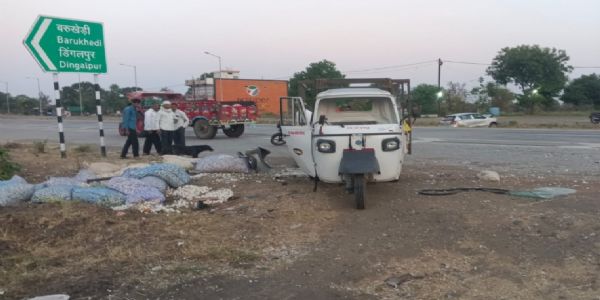 राजगढ़: कार ने लोडिंग ऑटो को मारी टक्कर, 13 वर्षीय बालक की मौत, दो घायल