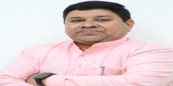 स्कूल बसों और वैन में हो रही नियमों की अनदेखी : अजय राय