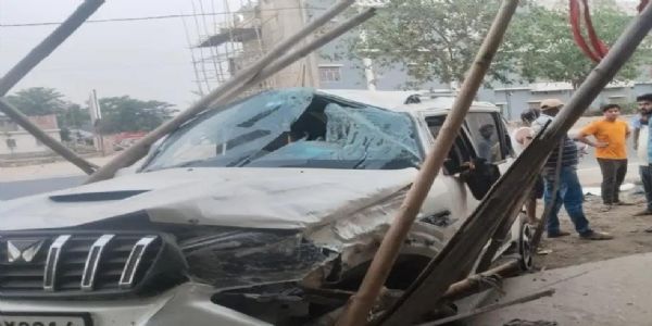 राघोपुर में तेज रफ्तार स्कॉर्पियो अनियंत्रित होकर टेंट में घुसी, दो युवक घायल