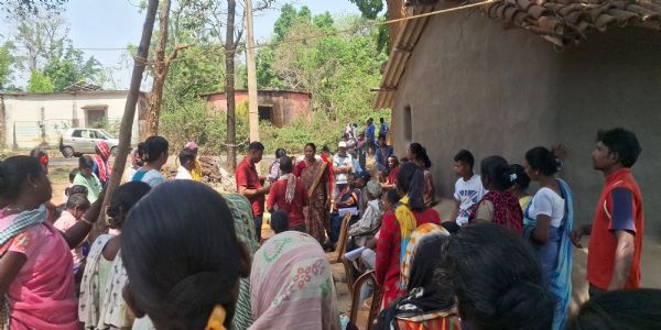 शिक्षिकाओं में हाथापाई के बाद स्कूल में जड़ा ताला, पुलिस ने खुलवाया