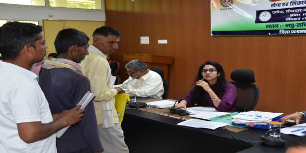 कैथल: समाधान शिविर में डीसी ने देरी से पहुंचने वाले अधिकारियों को लगाई कड़ी फटकार