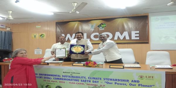 कुलपति प्रो. मुकेश पांडे को 