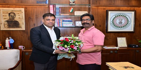 खूंटी के उपायुक्त ने मुख्यमंत्री से की शिष्टाचार भेंट