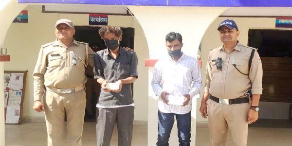 पुलिस ने स्मैक तस्कर अनीश व मुन्तज़िर को किया गिरफ्तार