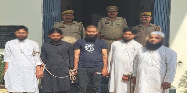 जमीन से सोना निकालने का लालच देने वाले गिरोह का पर्दाफाश, पांच गिरफ्तार