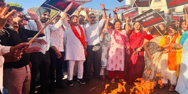 भाजपा युवा मोर्चा ने राहुल गांधी का पुतला दहन कर किया प्रचंड विरोध प्रदर्शन