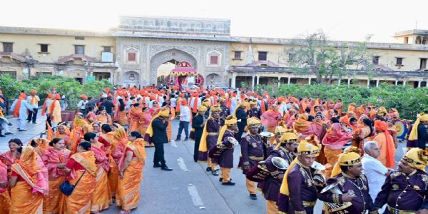 दो दर्जन झांकियों के साथ नगर भ्रमण पर निकले भगवान श्री परशुराम