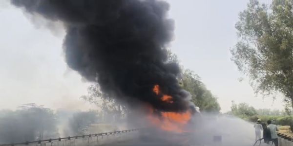 जींद में टायर से भरे कंटेनर में लगी आग