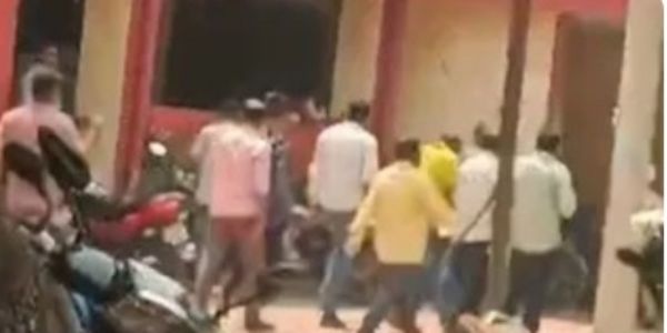 यूपी के सिद्धार्थनगर में एंटी करप्शन टीम ने घूस लेते लेखपाल को दबोचा