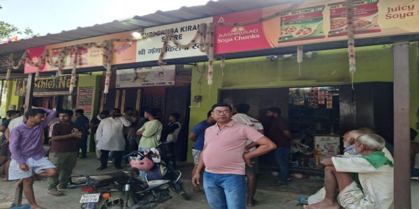 रघुनाथपुर में किराना दुकान में भीषण चोरी, सीसीटीवी तोड़कर ले गए लाखों का सामान