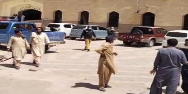 पाकिस्तान के बलोचिस्तान में माइनिंग प्रोजेक्ट पर हमला, कम से कम 10 लोग मारे गए