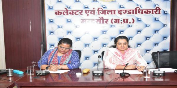 विकास अनुमति की शर्तों में रेन वाटर एवं रूफ वाटर हार्वेस्टिंग सिस्टम को अनिवार्य रूप से जोड़े : कलेक्टर