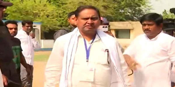 नाओदा में हुमायूं कबीर को झेलना पड़ा विरोध, ‘लगे चोर-चोर’ के नारे