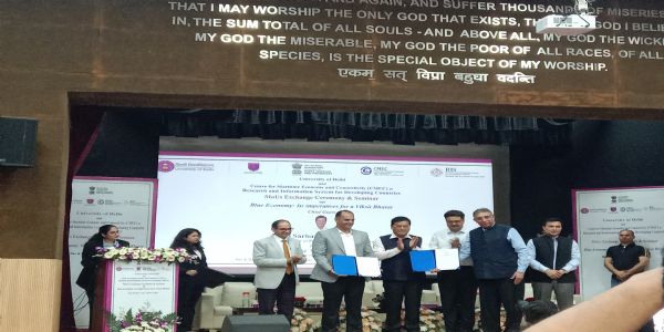 जलमार्ग मंत्रालय, दिल्ली विश्वविद्यालय और दिल्ली स्कूल ऑफ इकोनॉमिक्स के साथ एमयूओ पर हस्ताक्षर करते हुए।