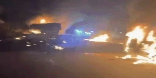 डंपर-बोलेरो भिड़ंत के बाद लगी आग, तीन जिंदा जले