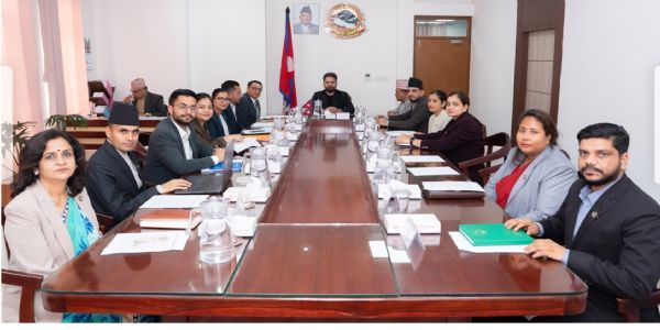 नेपाल सरकार ने कर्मचारियों को तीन महीने तक विदेश यात्रा न जाने का निर्देश दिया