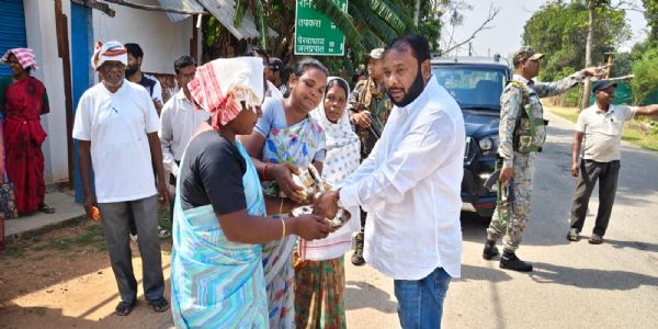 विधायक की मौजूदगी में विद्युत ट्रांसफार्मर का उद्घाटन