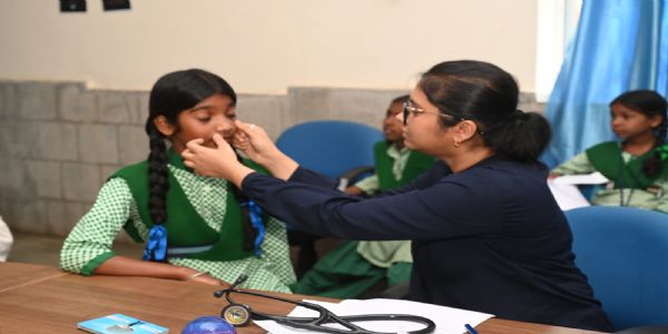 पीवीयूएनएल में बालिका सशक्तिकरण मिशन के तहत 50 छात्राओं का निःशुल्क स्वास्थ्य परीक्षण