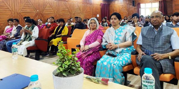 डीएसबी परिसर नैनीताल में कविता पर व्याख्यान, सामाजिक जागृति में साहित्य की भूमिका पर जोर