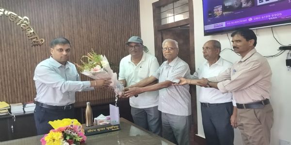 बाबा आम्रेश्वर धाम प्रबंध समिति ने किया डीसी और एसपी का स्वागत