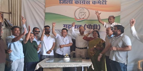 कांग्रेसियों ने मनाया गोदियाल का जन्मदिन