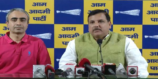 भाजपा के साथ जाने वाले सांसदों ने पंजाब के साथ धोखा कियाः आआपा