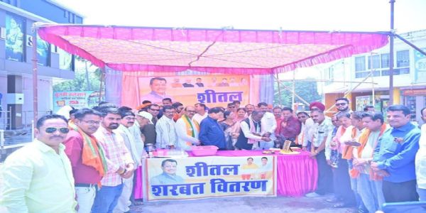 भीषण गर्मी में राहत: कोरबा में शीतल शरबत वितरण का शुभारंभ