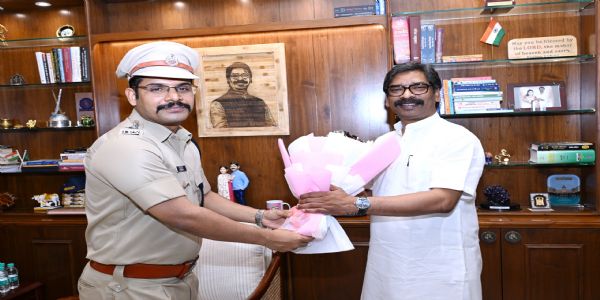 मुख्यमंत्री से पुलिस सेवा में नव पदस्थापित अधिकारियों ने की मुलाकात