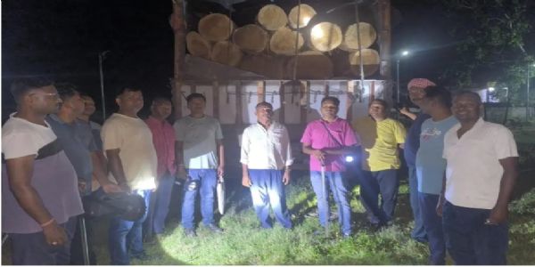 अवैध लकड़ी तस्करी मामले में ट्रक जब्त, चालक सहित तीन नामजद