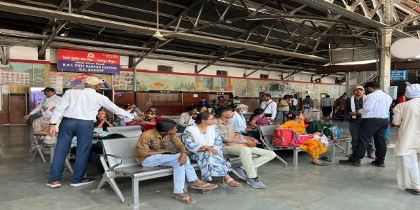 कानपुर सेंट्रल स्टेशन पर सघन टिकट चेकिंग अभियान, 247 मामलों में कार्रवाई