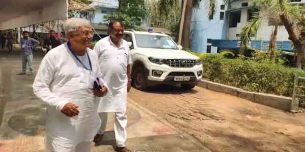 दुर्गापुर में कड़ी सुरक्षा के बीच स्ट्रॉन्ग रूम में रखी गईं ईवीएम मशीनें