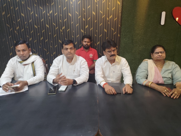 फोटो। प्रेस वार्ता करते समाजवादी पार्टी के जिलाध्यक्ष सर्वेश बाबू गौतम