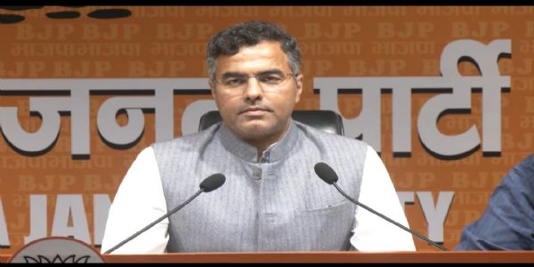 दिल्ली के मंत्री प्रवेश वर्मा