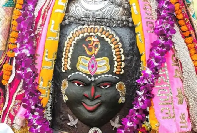 भांग-चन्दन से सजे बाबा महाकाल