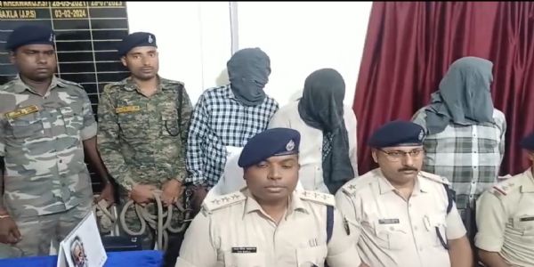 चाेरी के सामान के साथ तीन आरोपित गिरफ्तार