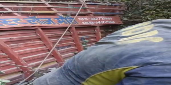 त्यूणी क्षेत्र में खाई में गिरा वाहन, चालक की मौत