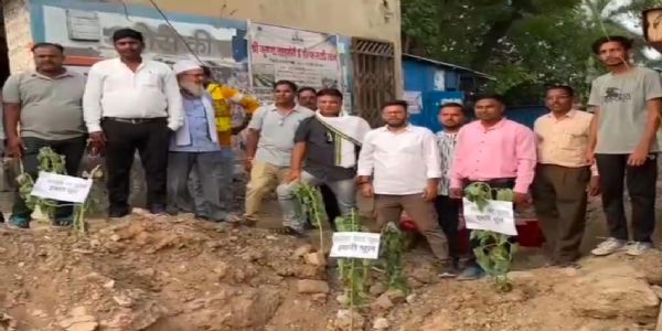 चौपाटी के गड्ढे पर भड़का कांग्रेस का विरोध, निगम पर सुस्ती के आरोप