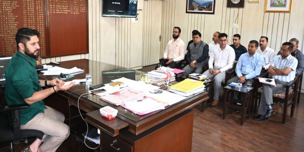 निजी जल टैंकों की साफ-सफाई और गंदे पानी के रिसाव को रोकने के लिए जागरूकता अभियान चलाने के निर्देश