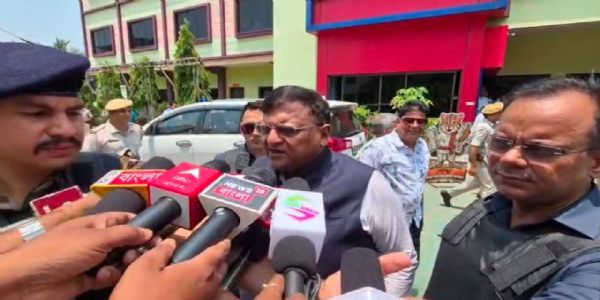 आरामबाग दौरे पर पहुंचे मुख्य चुनाव अधिकारी मनोज अग्रवाल