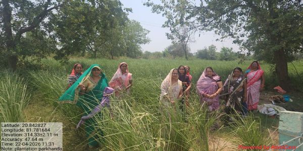 खस की खुशबू से बदली तकदीर, परखंदा बना महिला सशक्तिकरण और हरित विकास का मॉडल
