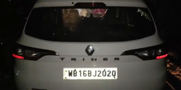 धनियाखाली में कार से ₹2.10 लाख नकदी जब्त