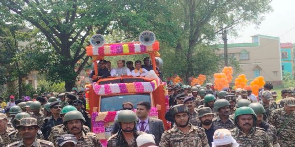 रक्षा मंत्री राजनाथ सिंह ने गोघाट में किया रोड शो