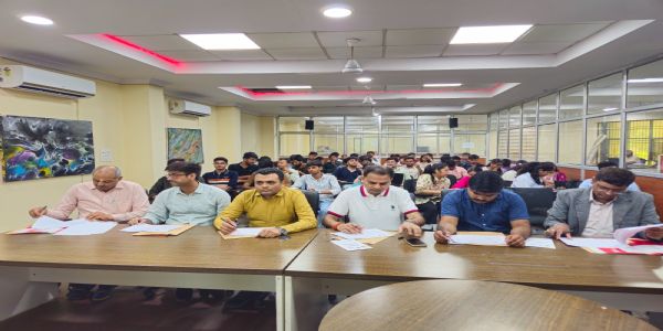 नवाचार और उद्यमिता को बढ़ावा देने के लिए आइडियाथॉन जैसे मंच जरूरी : प्रो. विनय कुमार पाठक