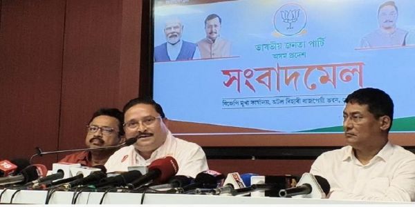 डॉ. अतनु नाथ और चार अन्य सहयोगी शोधकर्ताओं को दिलीप सैकिया ने दी शुभकामनाएं