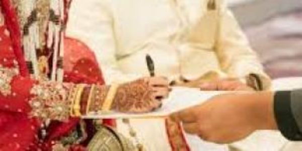 आपत्तिजनक हालत में पकड़े गए युवक-युवती का पंचायत ने कराया निकाह